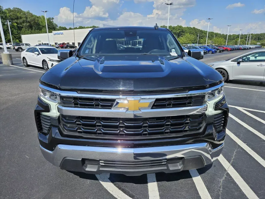 2024 Chevrolet Silverado 1500 LT photo 1