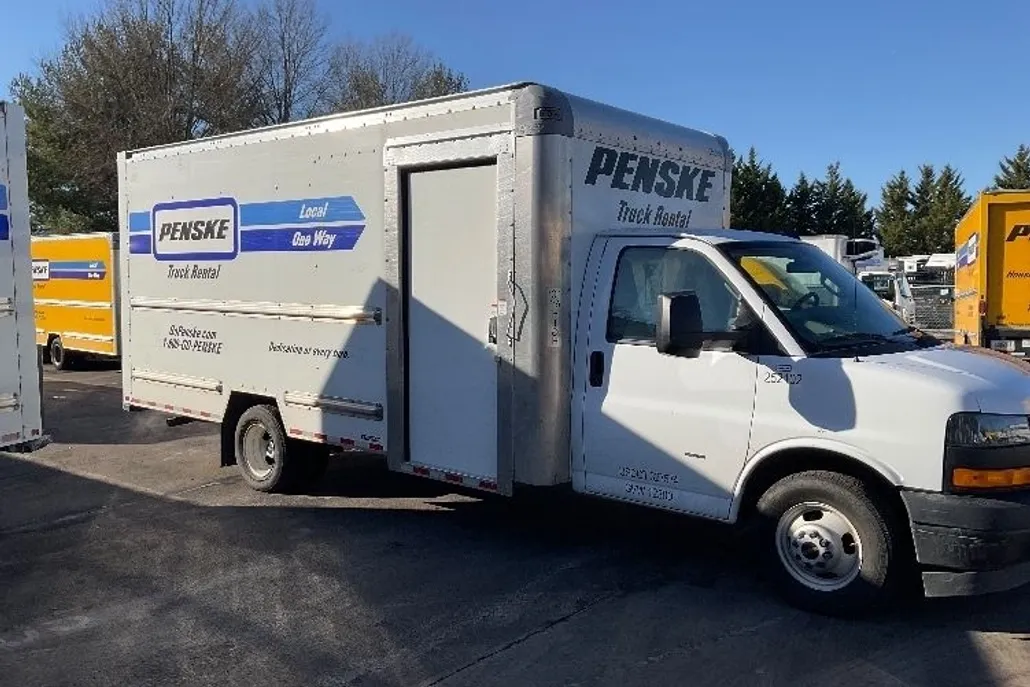 2022 Gmc Savana 3500 Cutaway photo 1