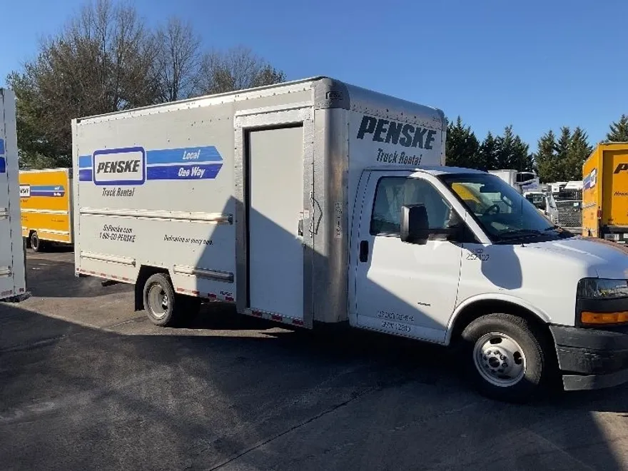 2022 Gmc Savana 3500 Cutaway photo 1