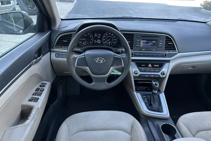 2017 Hyundai Elantra SE photo 1