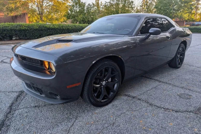 2022 Dodge Challenger SXT photo 1