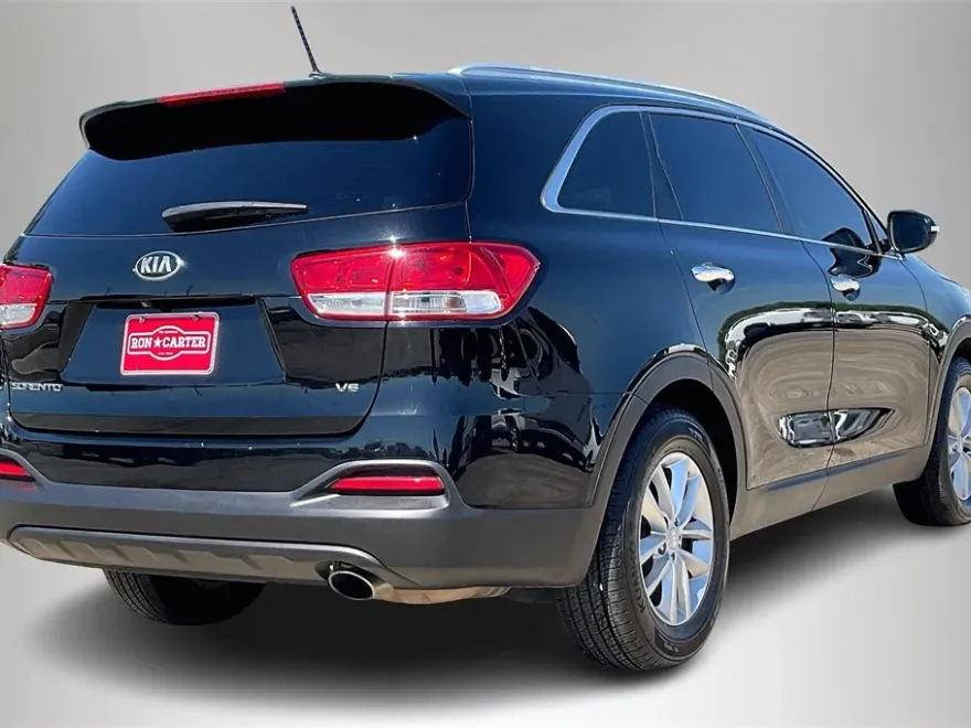 2018 Kia Sorento LX photo 1