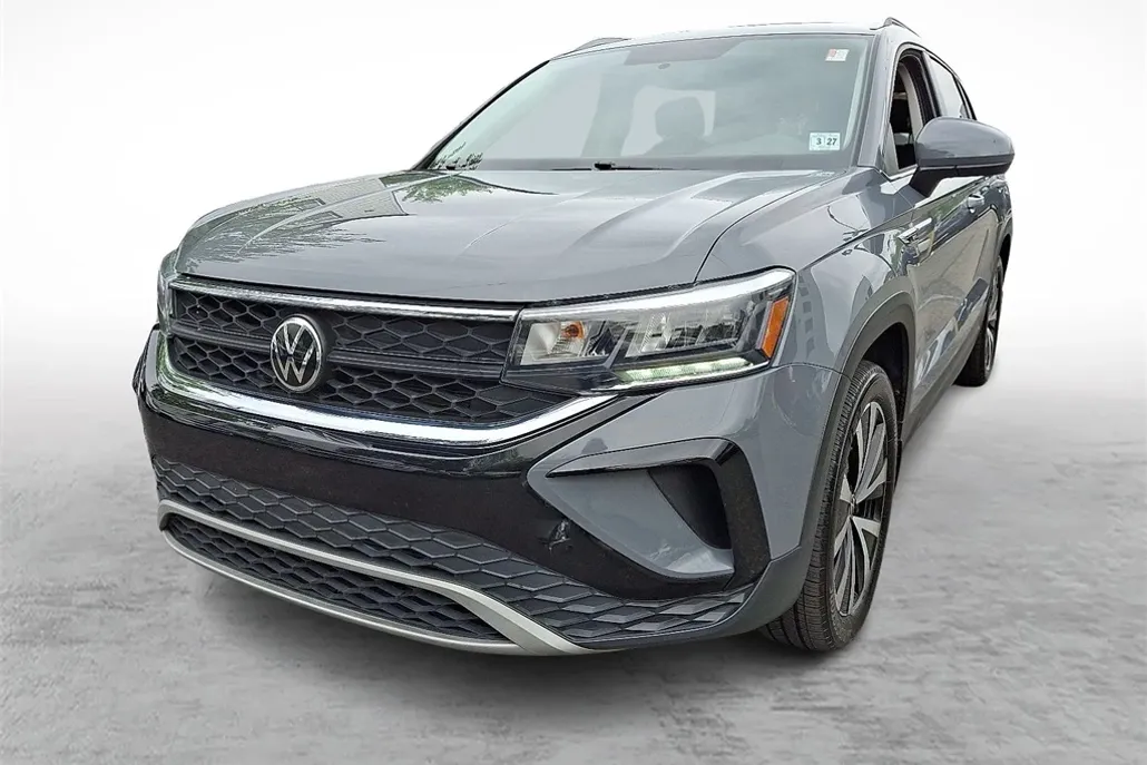 2022 Volkswagen Taos SE photo 1