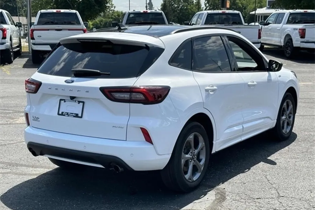 2023 Ford Escape ST-Line photo 1