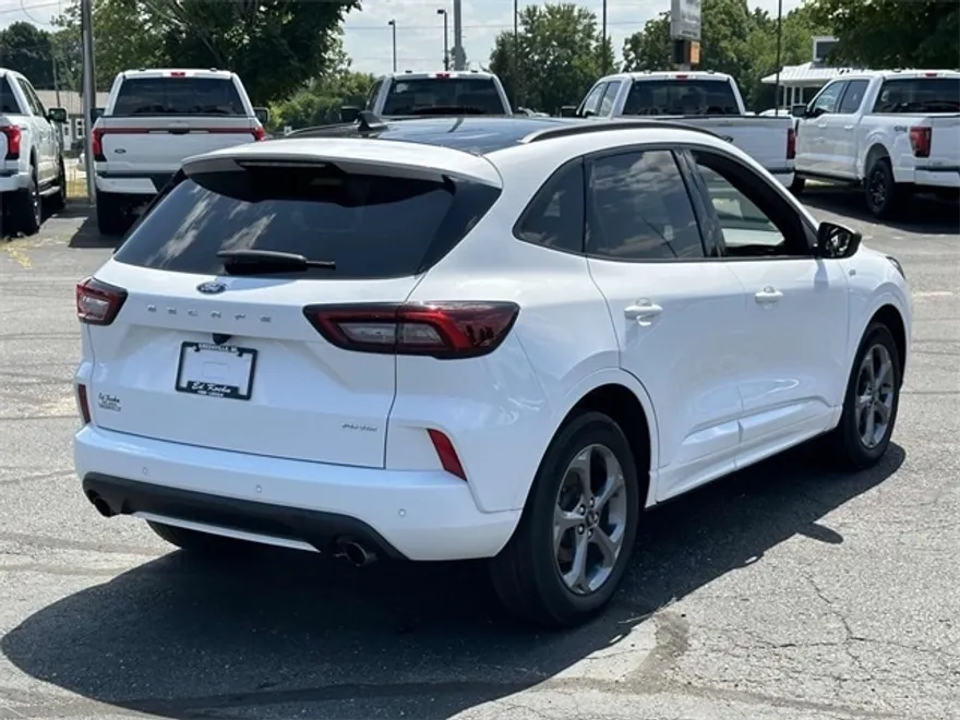 2023 Ford Escape ST-Line photo 1