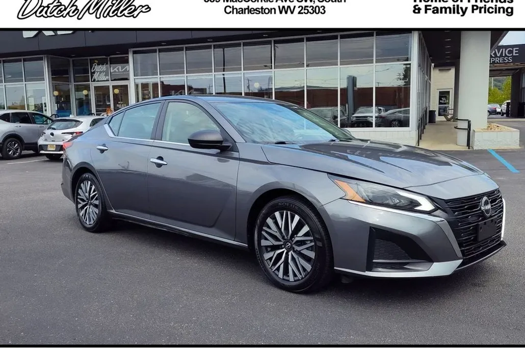 2024 Nissan Altima 2.5 SV photo 1