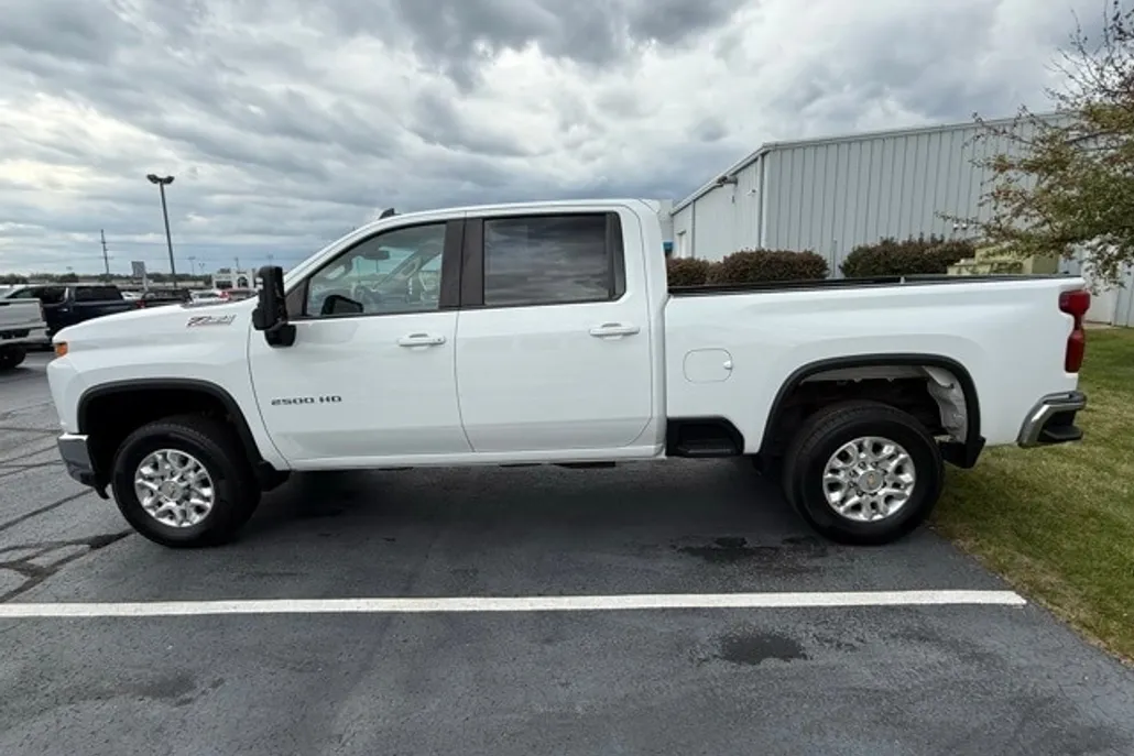 2023 Chevrolet Silverado 2500HD LT photo 1