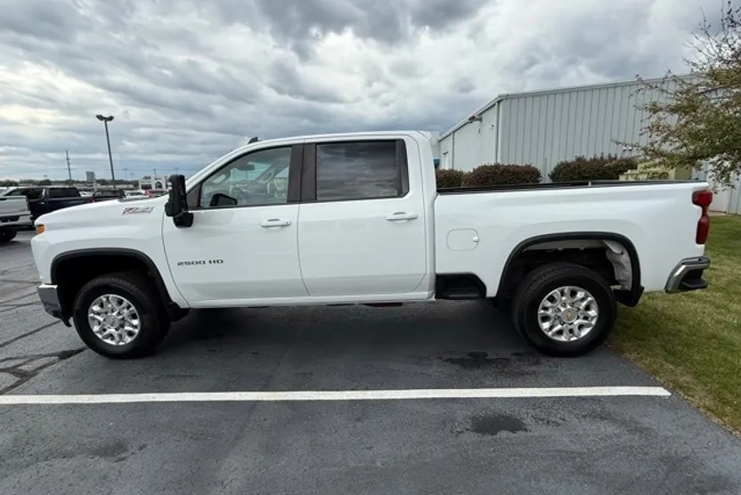 2023 Chevrolet Silverado 2500HD LT photo 1