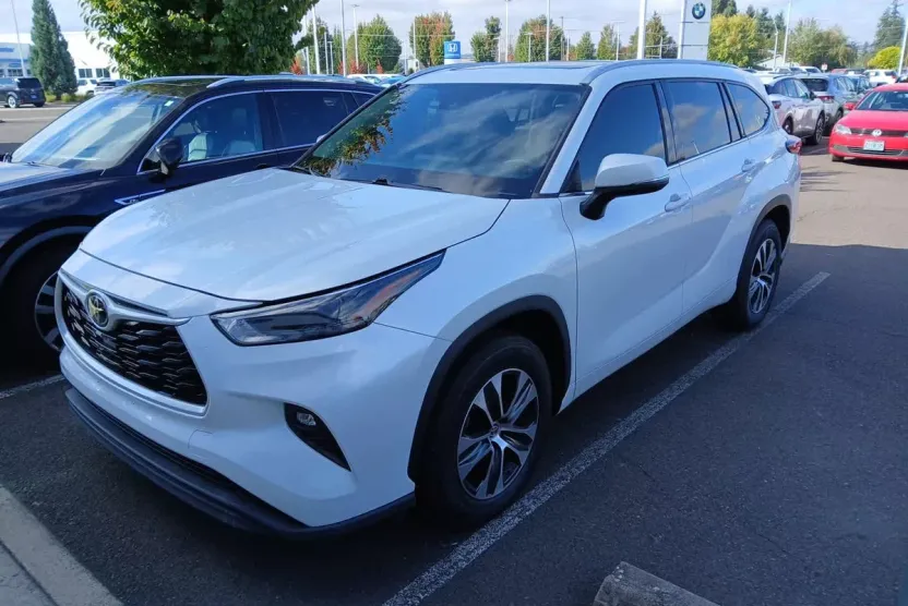 2022 Toyota Highlander XLE photo 1