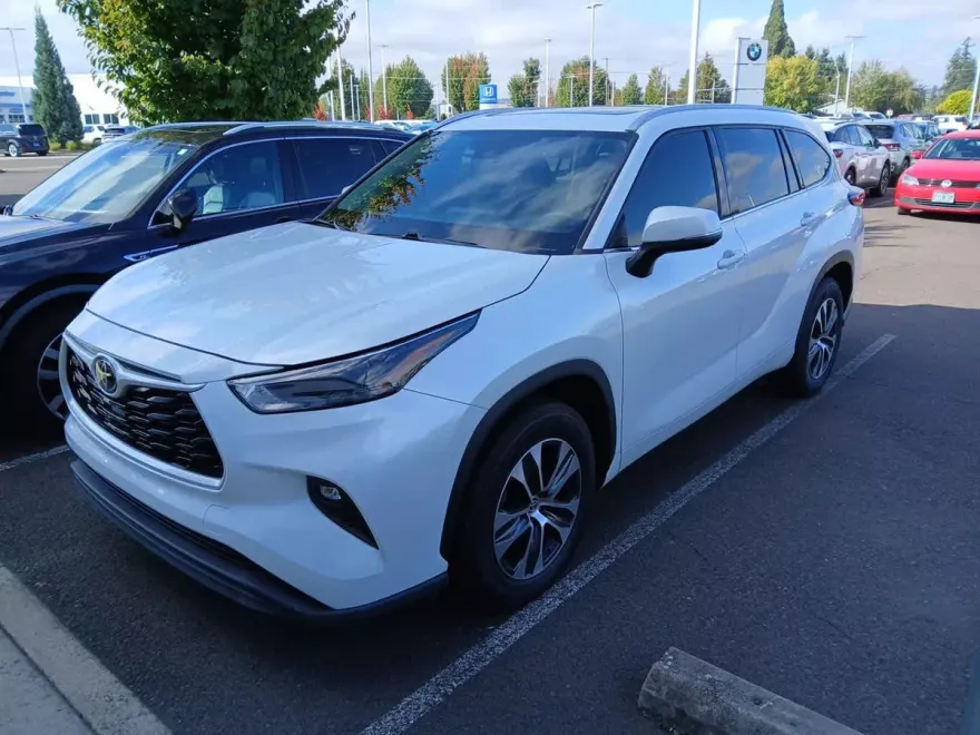 2022 Toyota Highlander XLE photo 1