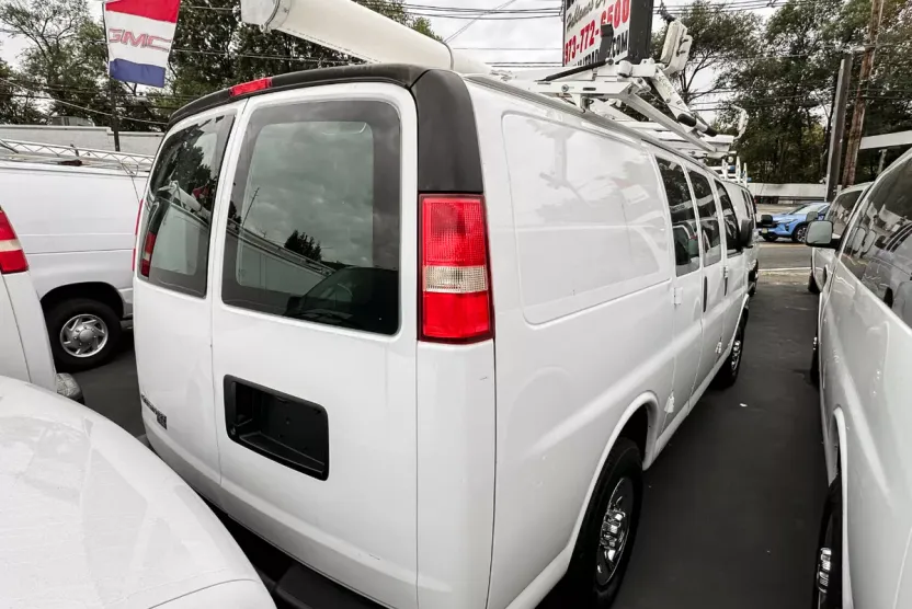 2012 Chevrolet Express 2500 Cargo photo 1