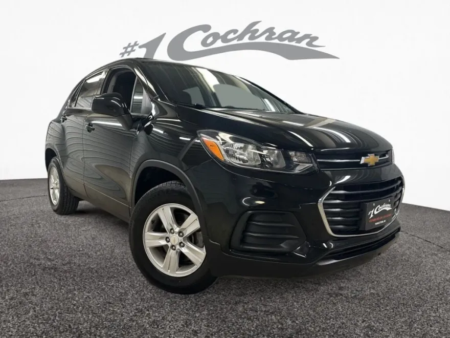 2022 Chevrolet Trax LS photo 1
