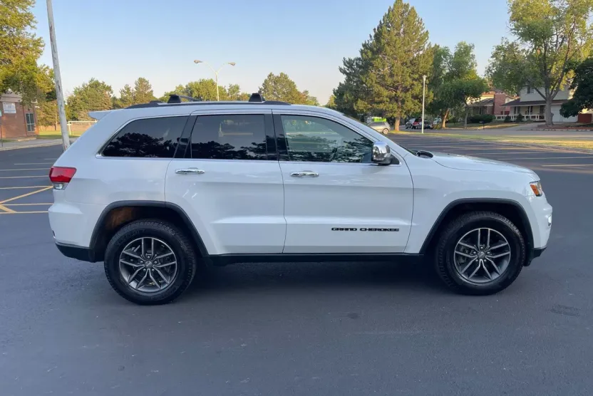 2017 Jeep Grand Cherokee Limited photo 1
