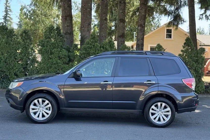 2012 Subaru Forester 2.5X Limited photo 1