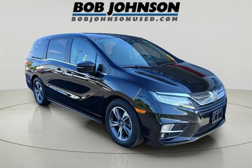 2018 Honda Odyssey Touring photo 1