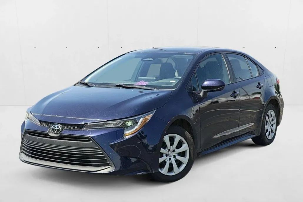 2024 Toyota Corolla LE photo 1