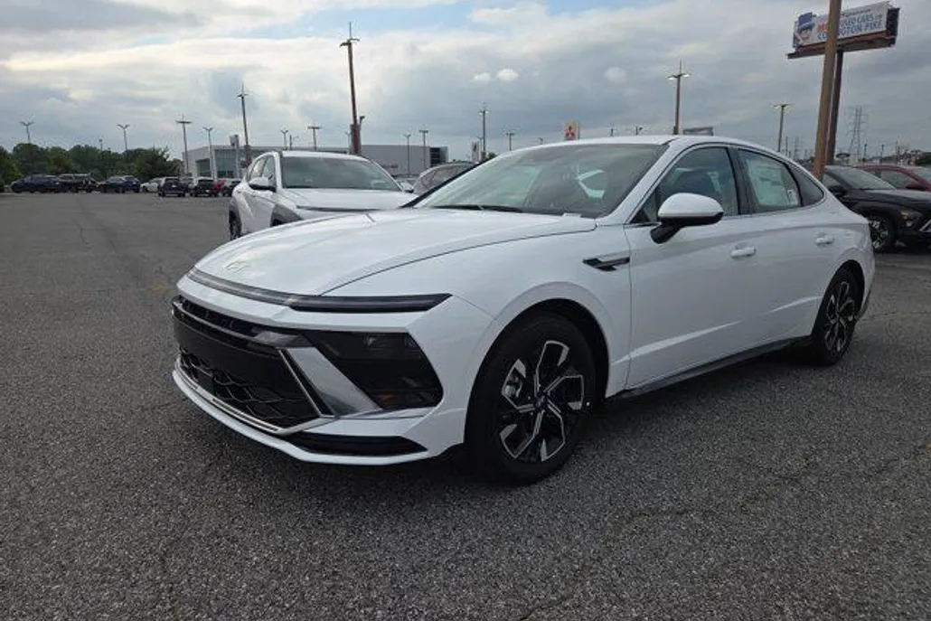 2025 Hyundai Sonata SEL photo 1