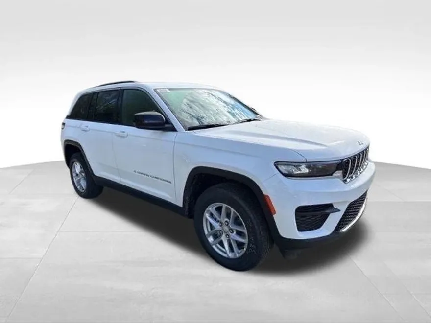 2025 Jeep Grand Cherokee Laredo photo 1