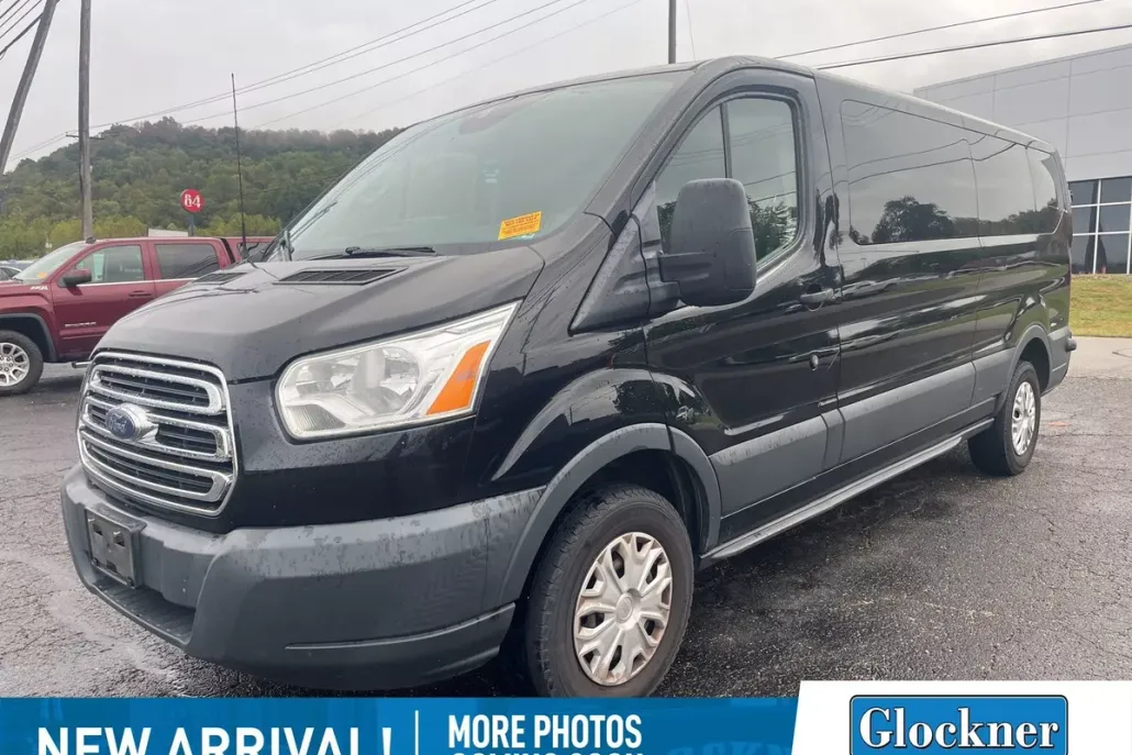 2017 Ford Transit XLT photo 1