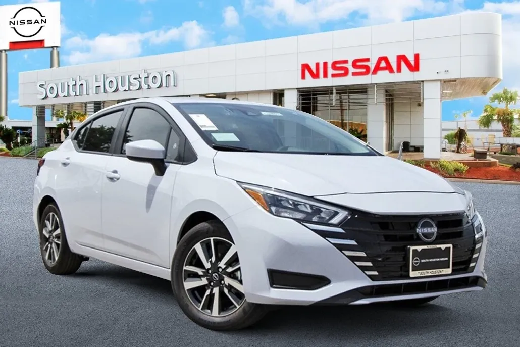 2025 Nissan Versa 1.6 SV photo 1