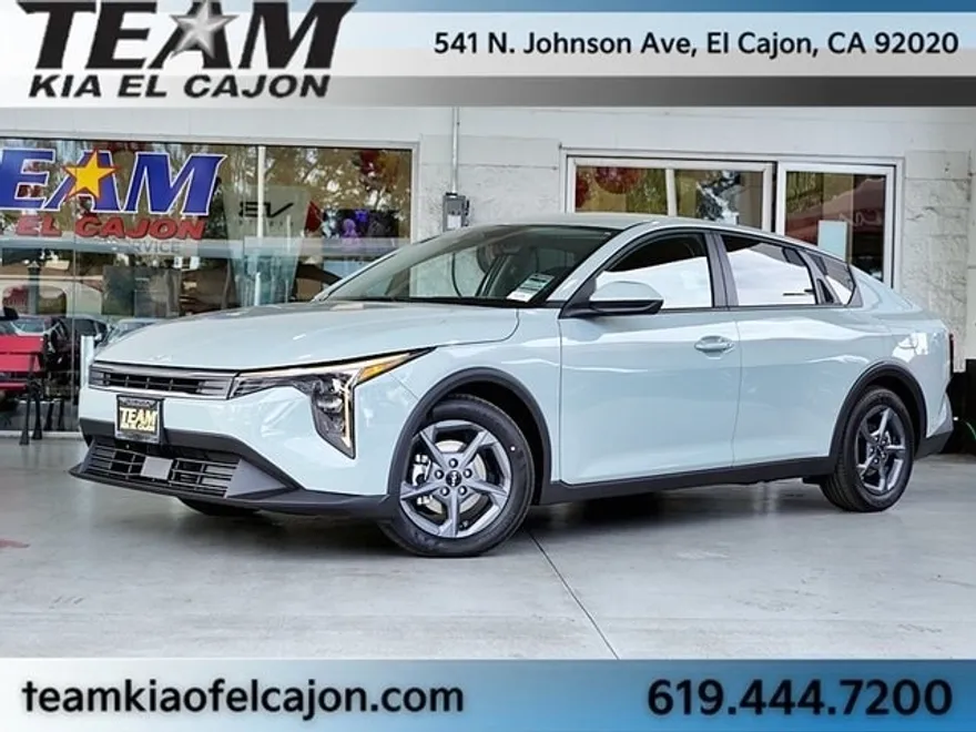 2025 Kia K4 LXS photo 1
