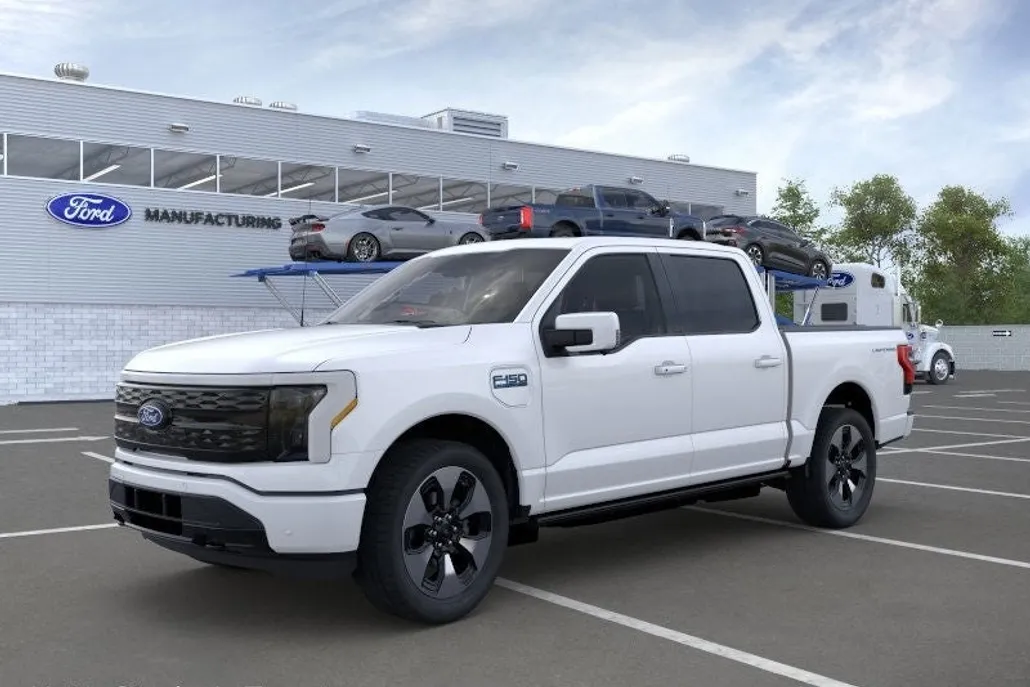 2025 Ford F-150 Lightning Platinum photo 1