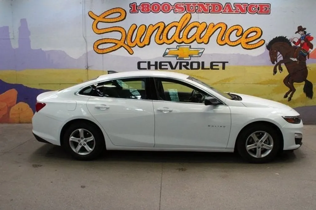 2021 Chevrolet Malibu LS photo 1