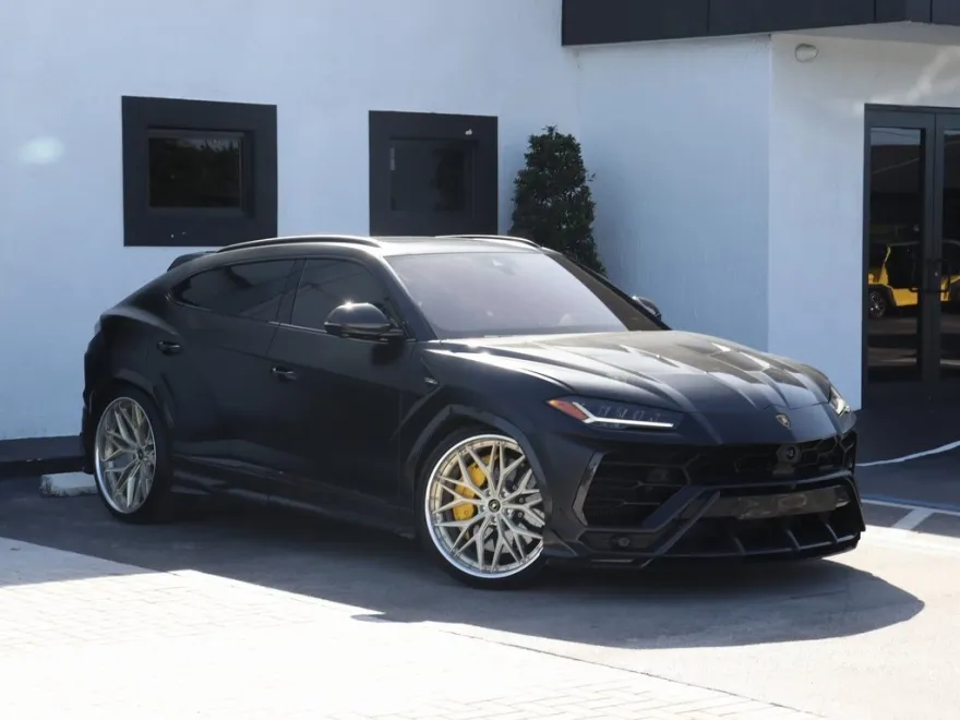 2022 Lamborghini Urus photo 1