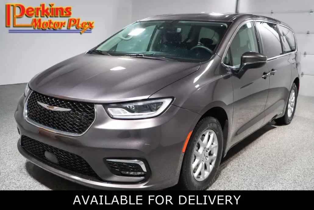 2023 Chrysler Pacifica Touring L photo 1