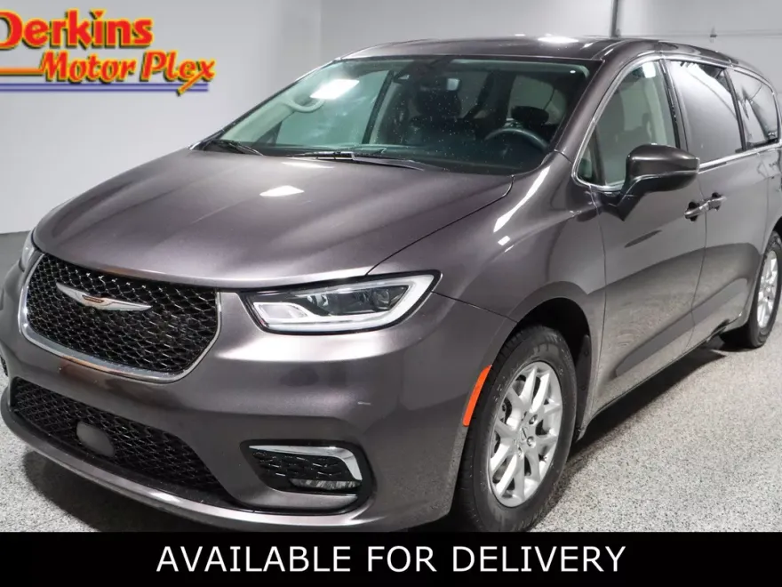 2023 Chrysler Pacifica Touring L photo 1