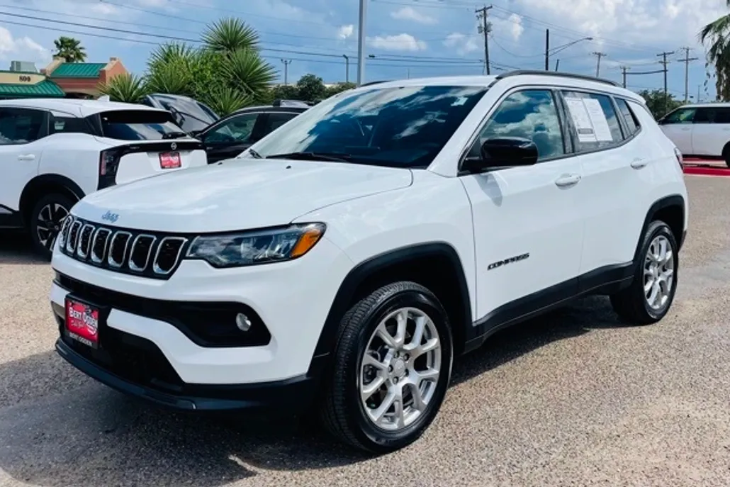 2024 Jeep Compass Latitude Lux photo 1