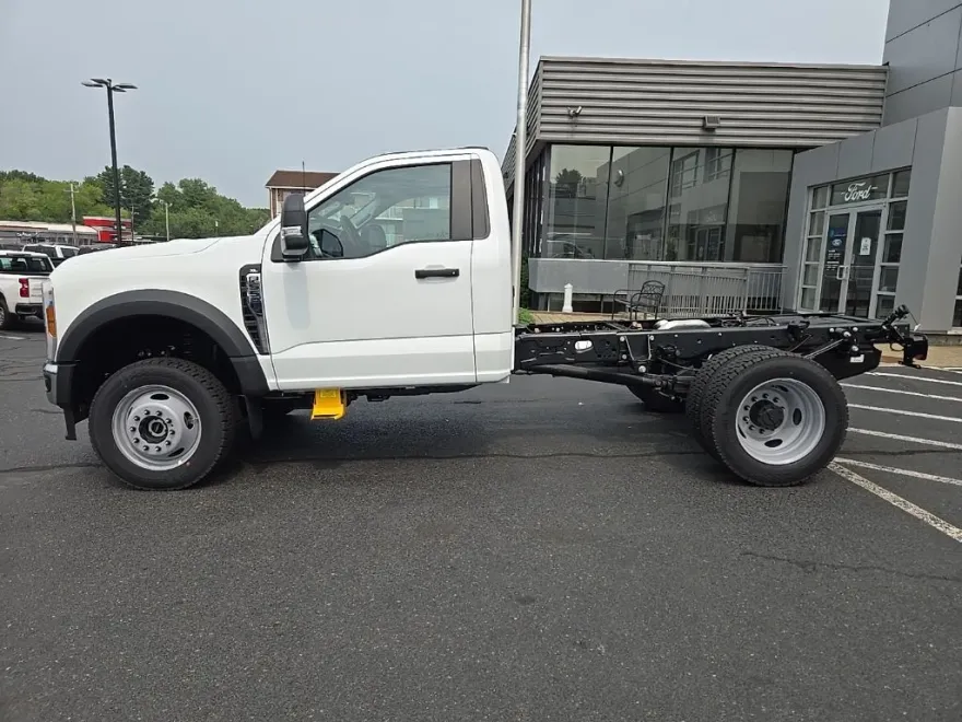 2025 Ford F-550 photo 1