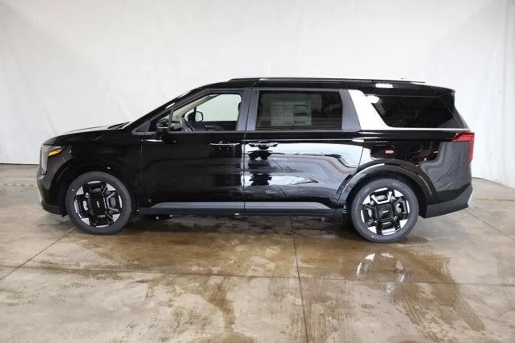 2026 Kia Carnival EX photo 1