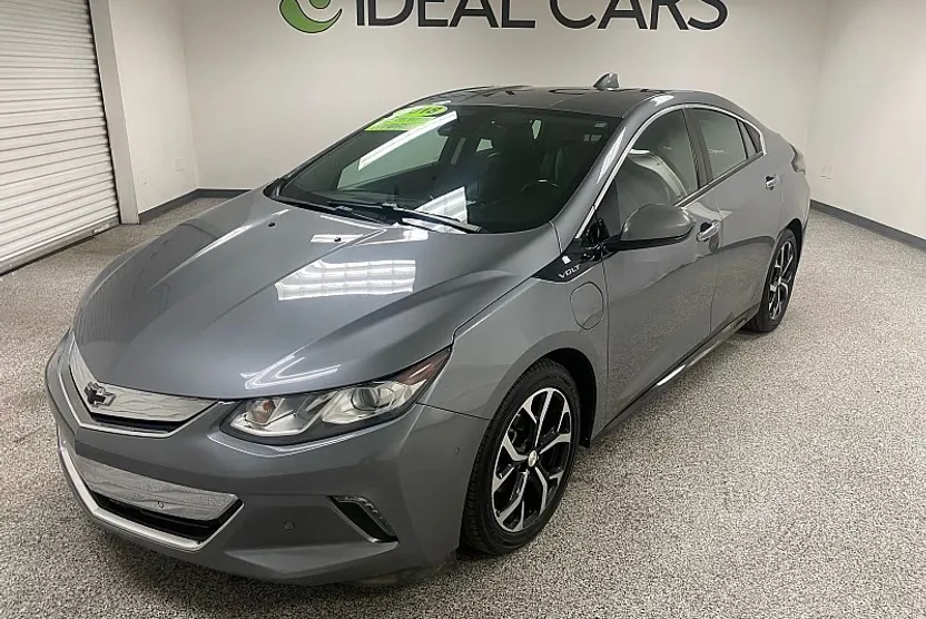 2018 Chevrolet Volt Premier photo 1