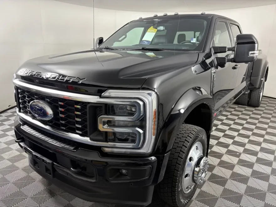 2025 Ford F-450 Platinum photo 1