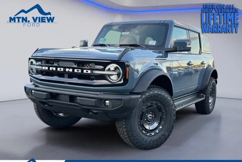 2025 Ford Bronco Outer Banks photo 1