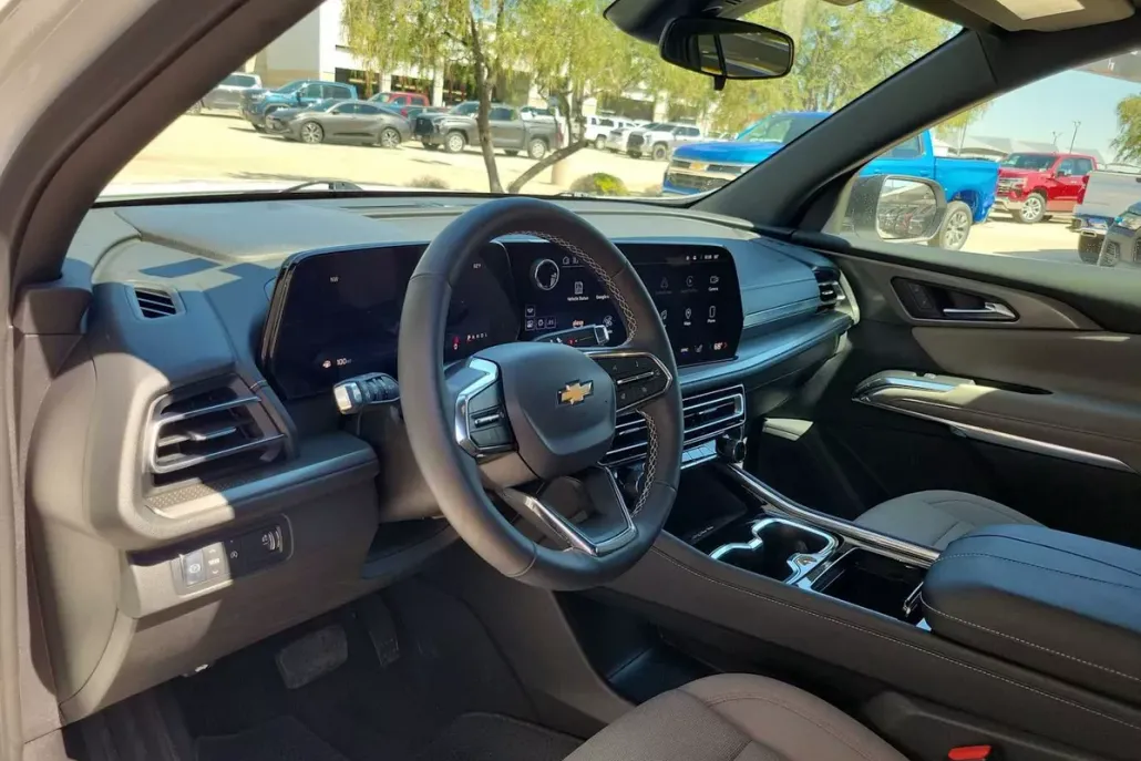 2024 Chevrolet Traverse photo 1