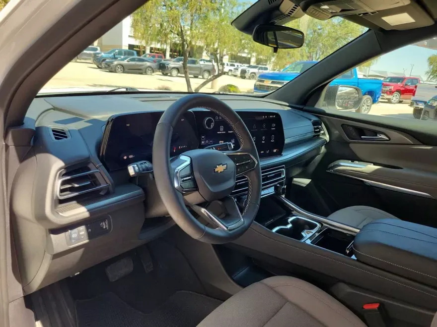 2024 Chevrolet Traverse photo 1