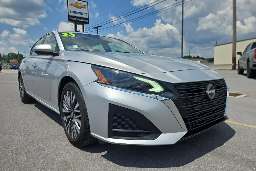 2023 Nissan Altima 2.5 SV photo 1