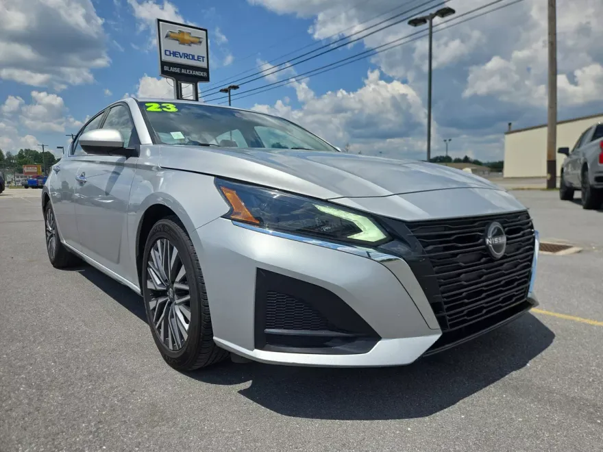 2023 Nissan Altima 2.5 SV photo 1
