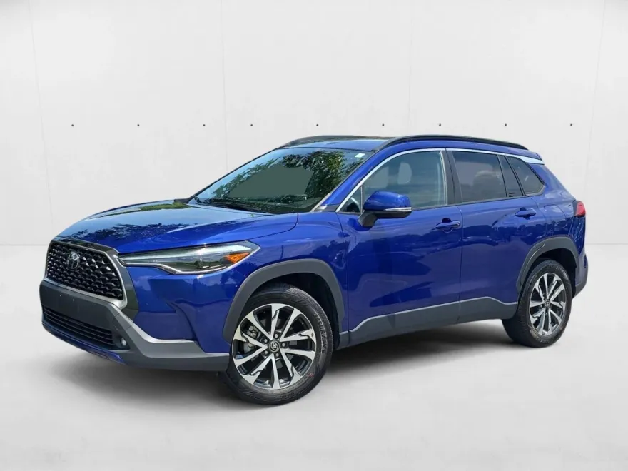 2024 Toyota Corolla Cross XLE photo 1