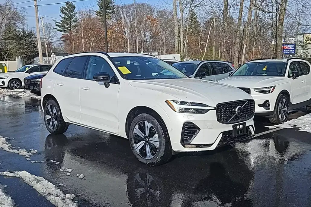 2025 Volvo XC60 Hybrid T8 Plus photo 1