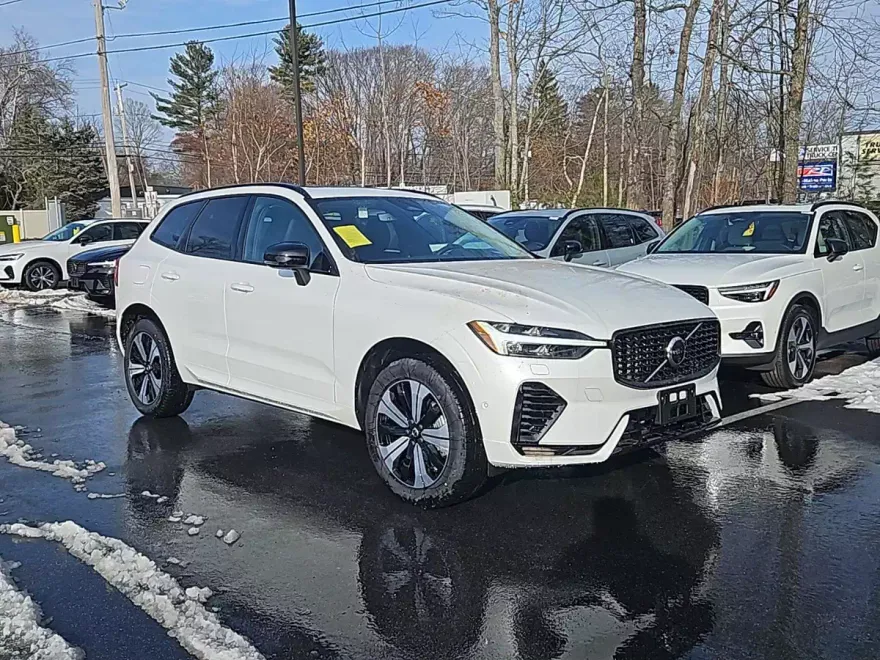 2025 Volvo XC60 Hybrid T8 Plus photo 1