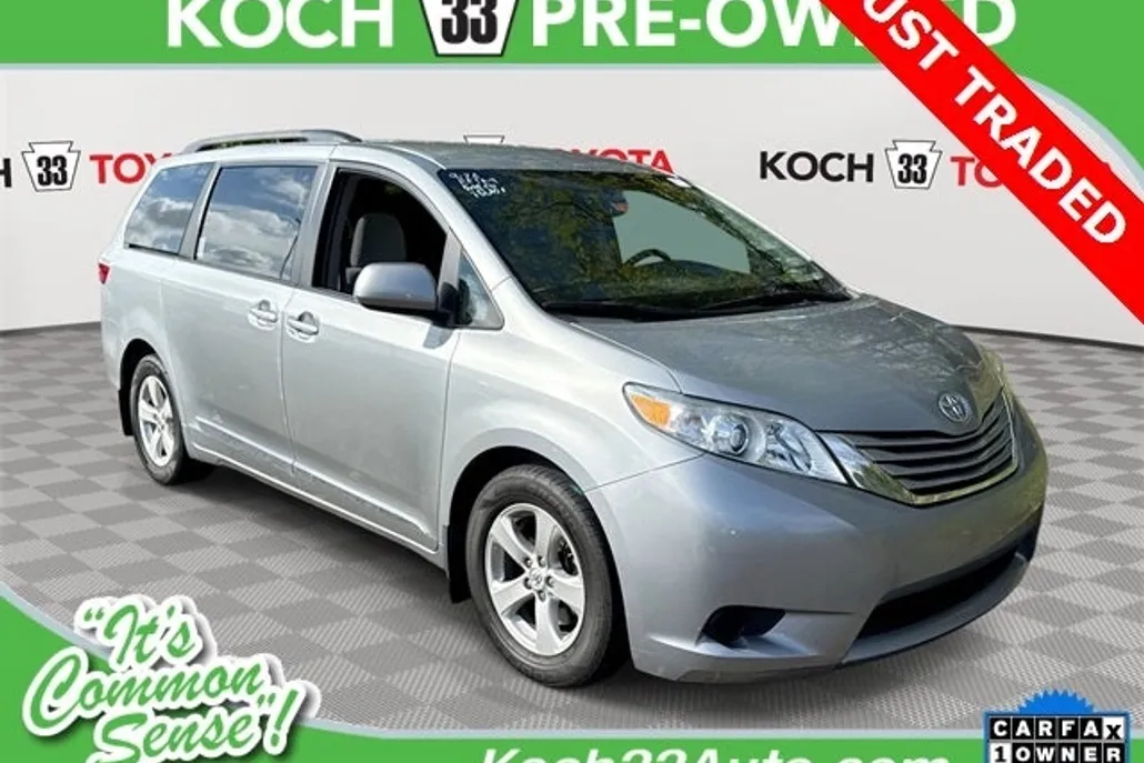 2015 Toyota Sienna LE photo 1