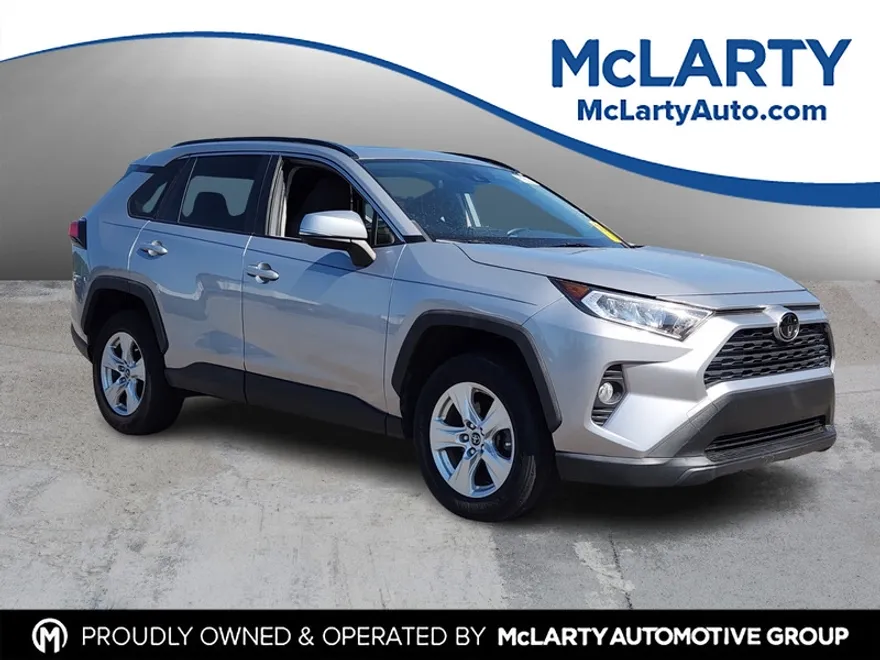 2019 Toyota RAV4 XLE photo 1