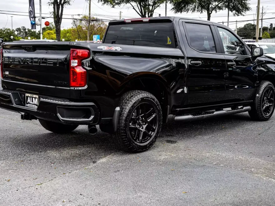 2026 Chevrolet Silverado 1500 Custom photo 1