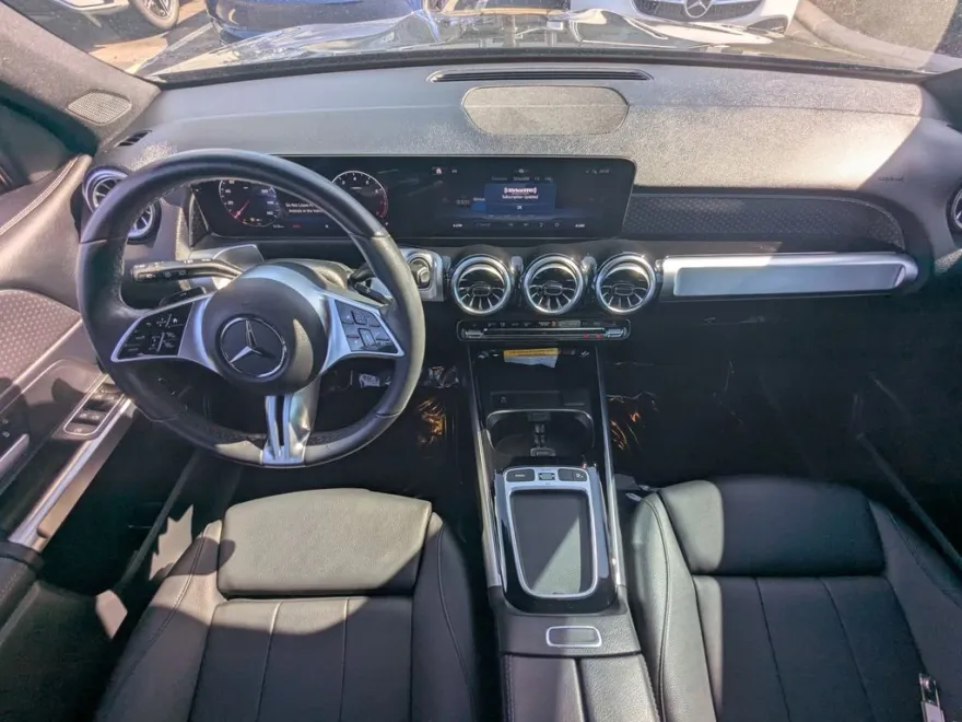 2024 Mercedes Benz GLB 250 photo 1