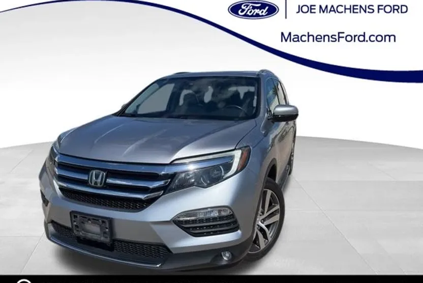 2017 Honda Pilot Touring photo 1