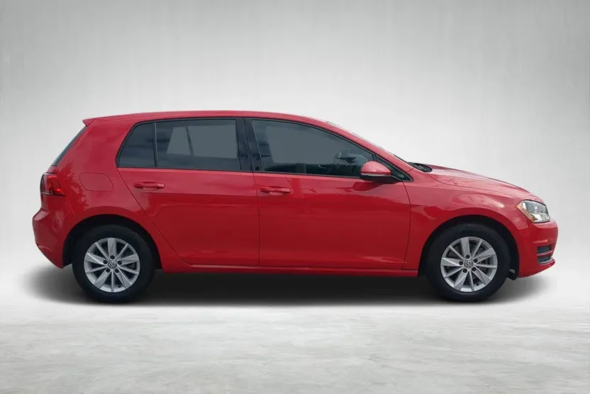 2017 Volkswagen Golf S photo 1