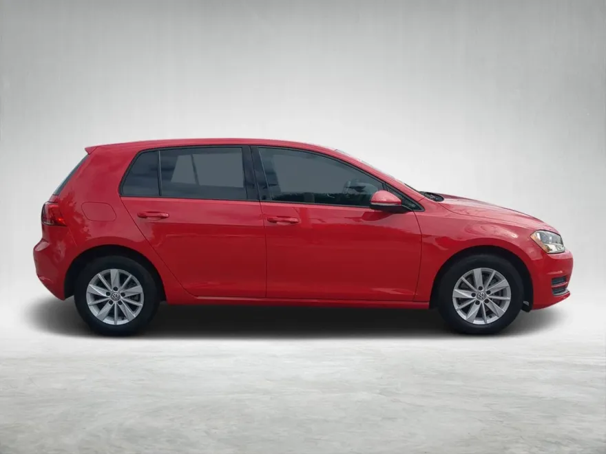 2017 Volkswagen Golf S photo 1